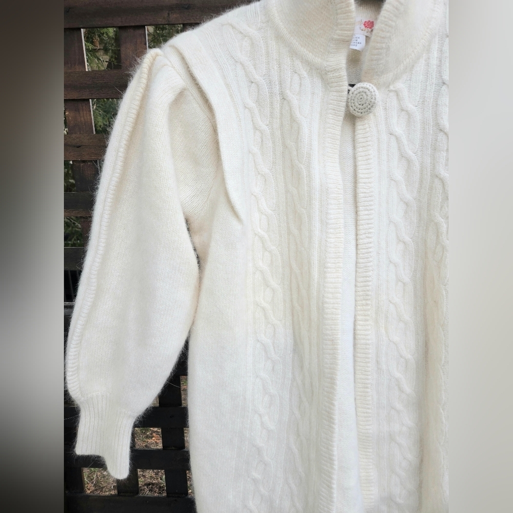 Pretty Pretty Vintage Wool Cardi - Picture 2 of 12